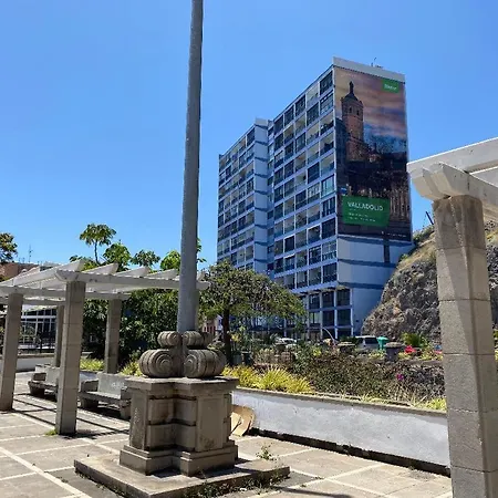 Bahia Cruz *